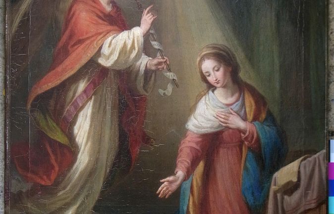 Engel erscheint kniender Maria während Taube Licht herabsendet